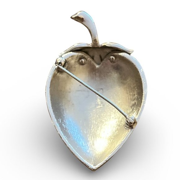 Crown Trifari vintage strawberry Brooch. - Picture 3 of 7